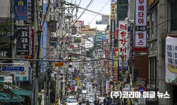   서울 강남구 강남역 인근 먹자골목이 한산한 모습을 보이고 있다. 2021.08.06.