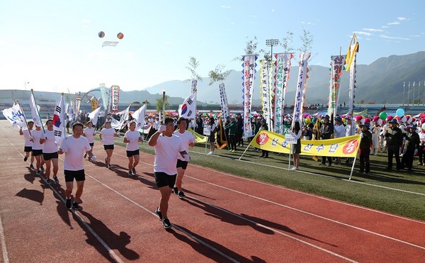 제31회 산청군민체육대회 개막식장면 /사진 산청군청제공