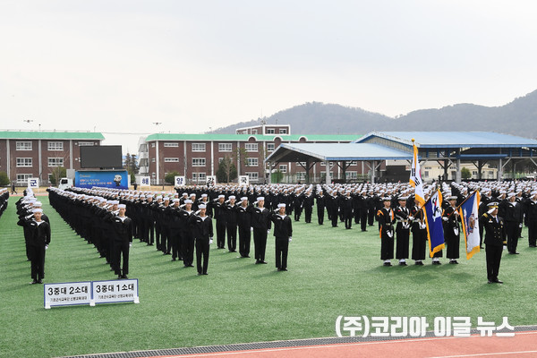 3월 7일 경남 창원시 해군교육사령부에서 진행된 해군병 700기 수료식이 진행되고 있다. (사진/제공=해군)
