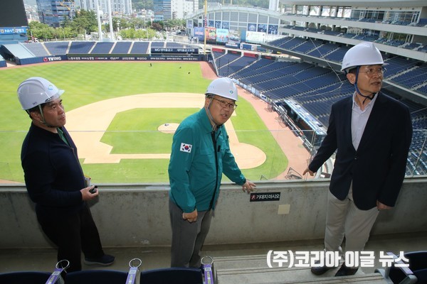 장금용 창원시장 권한대행, 창원NC파크 재개장위해 최종 점검 실시  (사진/제공=창원특례시)