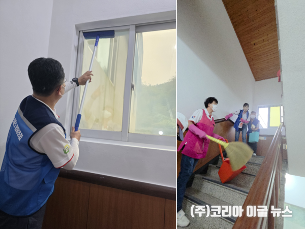 조합원들이 청소 봉사활동을 하고 있다.