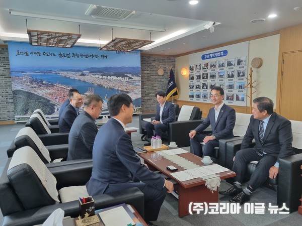 경상남도, 부산항만공사와 배후단지 개발 등 현안 논의  (사진/제공=경상남도)