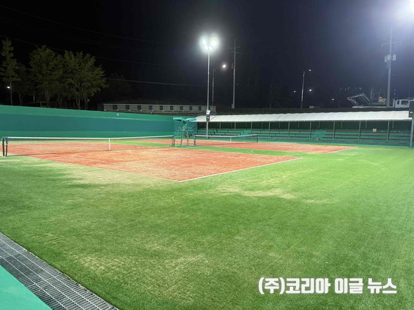 밀양시시설관리공단, 스포츠센터 부속 테니스장 인조잔디코트 2면 새롭게 운영  (사진/제공=밀양시)