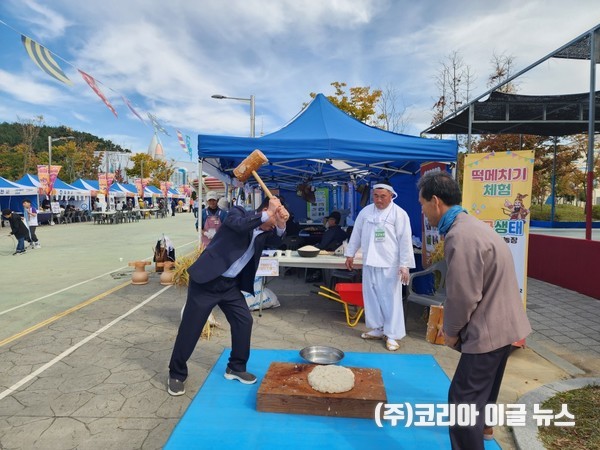 떡메치기 (사진/제공=경상남도)
