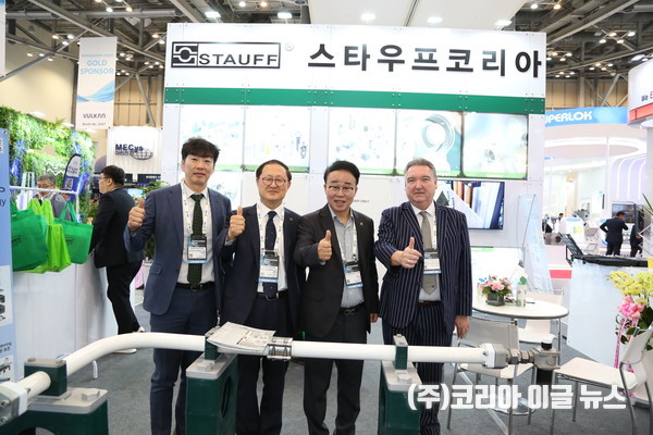 왼쪽에서 세번째 청장 박성호/ 부산진해경제자유구역청, 부산 벡스코서 열리는 ‘코마린 2025’ 참가 (사진/제공=부산진해경제자유구역청)