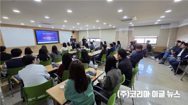 대전보건대학교가 지난 10월 23일 ‘행정부서 워크숍(2차)’을 개최하고, 글로컬대학30 프로젝트 2차년도 자체평가(중간평가) 준비를 위해 보고서 작성 관련 주요 사항을 공유하고 있다.  (사진/제공=대전보건대학교)