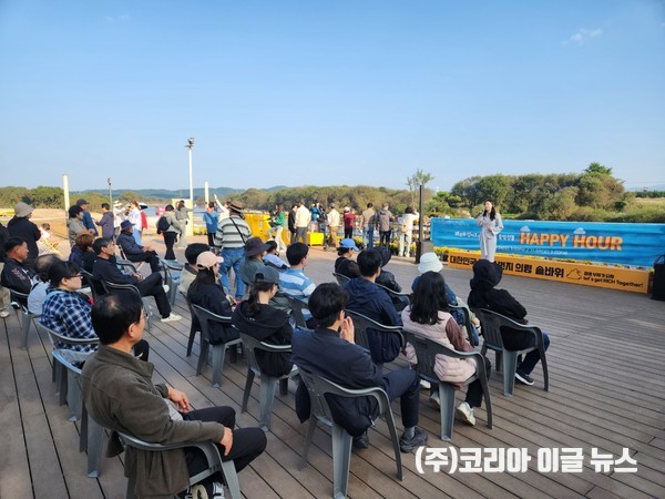 의령 청년 예술단체 ‘페트라싱어즈’, 솥바위 버스킹 공연 펼쳐  (사진/제공=의령군)