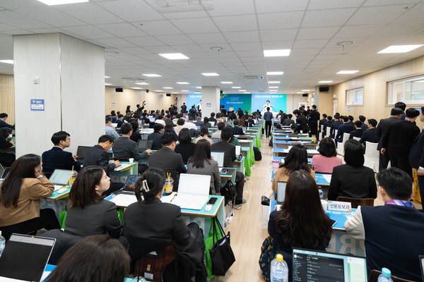 지난 2일 신천지예수교 증거장막성전(총회장 이만희) 청주교회에서 열린 ‘시온기독교선교센터 116기 수료식’ 기자회견에서 이만희 총회장이 발언하고 있다.   [사진 제공 = 신천지예수교회]