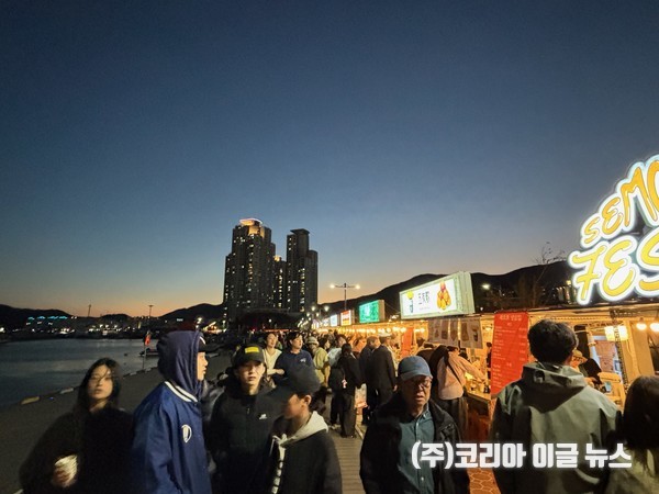 제25회 마산가고파국화축제 개최_홍콩빠 감성포차  (사진/제공=창원특례시)