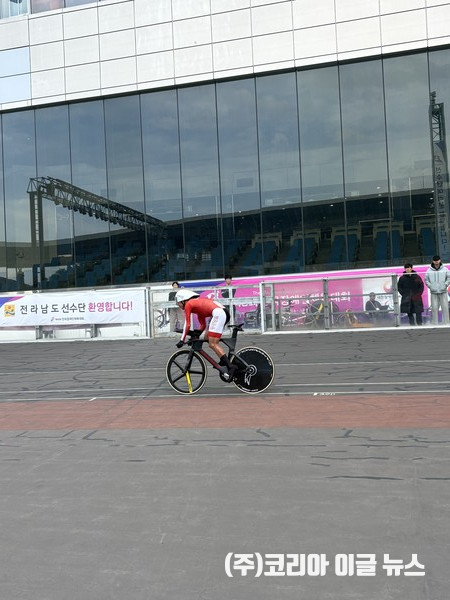 사이클 정재섭(3관왕)     (사진/제공=경남장애인체육회)