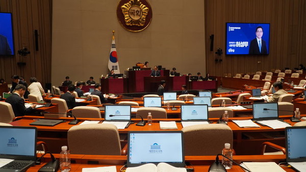  더불어민주당 허성무 의원이 지난 6일 국회 예산결산특별위원회 종합정책질의에서 질문을 하고 있다. (사진/제공=허성무 의원실)