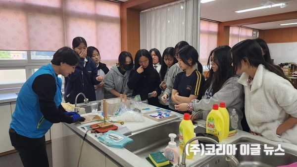 의령군자원봉사센터, '경남 안녕캠페인X의령' 미니박람회 운영  (사진/제공=의령군)