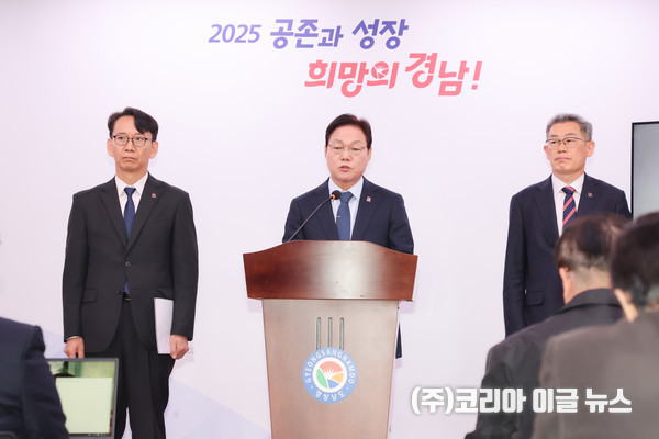 박완수 경남도지사가 13일 오전 도청 프레스센터에서 브리핑을 열고 2026년도 예산안을 확정했다고 발표했다.  (사진/제공=경상남도)