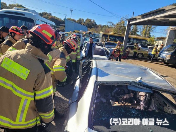 경남소방본부, 차량 잠금장치 개방 특별구조훈련 실시  (사진/제공=경상남도 소방본부)