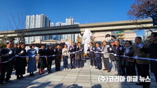 부산 사상구, ‘재첩국 아지매 조형물’ 제막식 개최 (사진/제공=부산사상구)