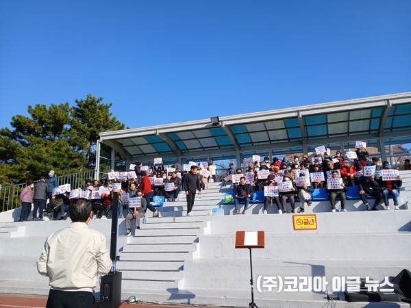 창원특례시 진해이동택지 주민 200여명, 수소충전소 설치 반대 집회 개최  (사진/제공=이동환경발전위원회)