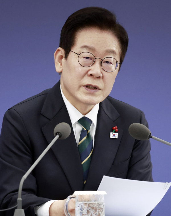 李 대통령, 부산서 첫 국무회의…"해수부 이전, 부산 도약 중대 계기"