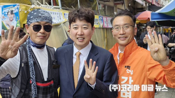 개혁신당 강명상 창원시장 후보가 14일 부산·울산·경남 합동 선거대책위원회 일정과 대학가, 전통시장, 방산기업 현장 등을 잇따라 방문하며 현장 중심 행보를 이어갔다. (사진=강명상 선대위)