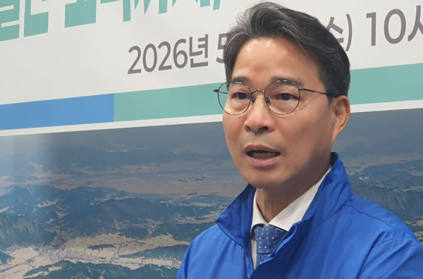 더불어민주당 송순호 경남 창원시장 후보가 6일 창원시청 프레스센터에서 창원형 저출생 대응 정책 발표 기자회견을 갖고 있다. 뉴시스