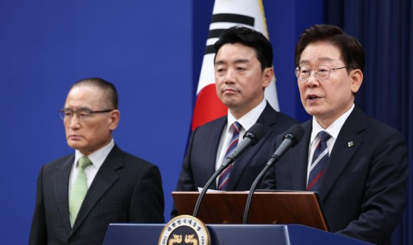 이재명 대통령, 교황에 방북 제안…“DMZ·북한 방문 검토해달라”
