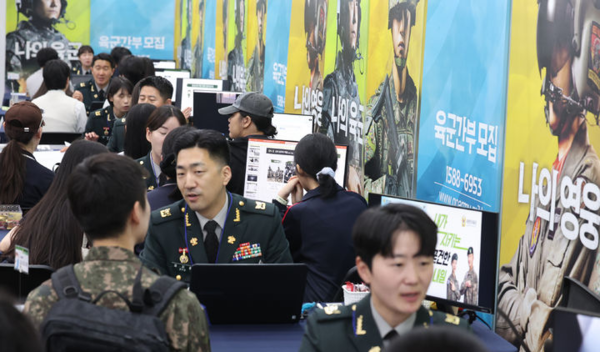 육군 부사관 처우 대폭 개선…2028년부터 하사 4년이면 중사 진급