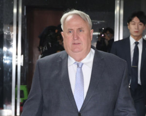 인요한, 의원직 사퇴하고 본업 복귀